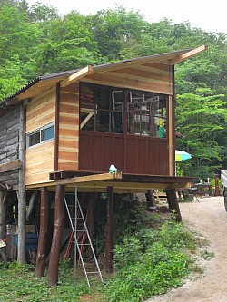 貰いもの拾いものを組み合わせて部屋を増やした過程